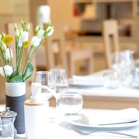 Hotel Restaurant Le Relays Du Chasteau - Logis