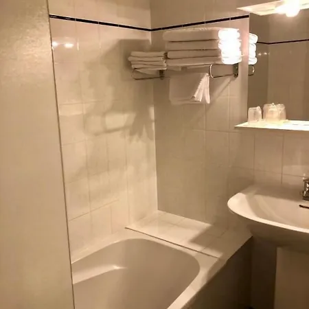 Restaurant Le Relays Du Chasteau - Logis Brousse-le-Chateau