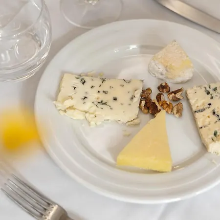 Restaurant Le Relays Du Chasteau - Logis 호텔 Brousse-le-Chateau