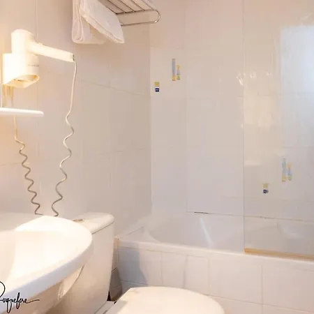 Hotel Restaurant Le Relays Du Chasteau - Logis Brousse-le-Chateau